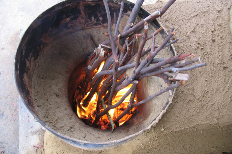 rocket stove milkwood