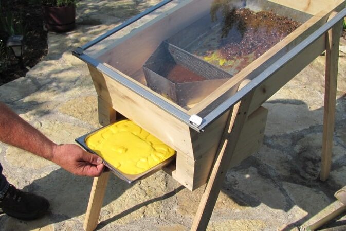 Solar Powered Beeswax extractor