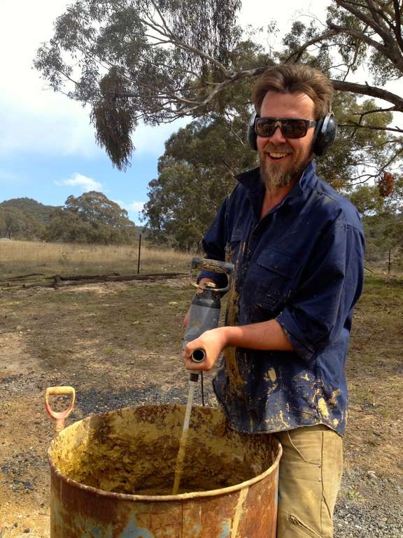 milkwood_roundhouse_earthen_floor05