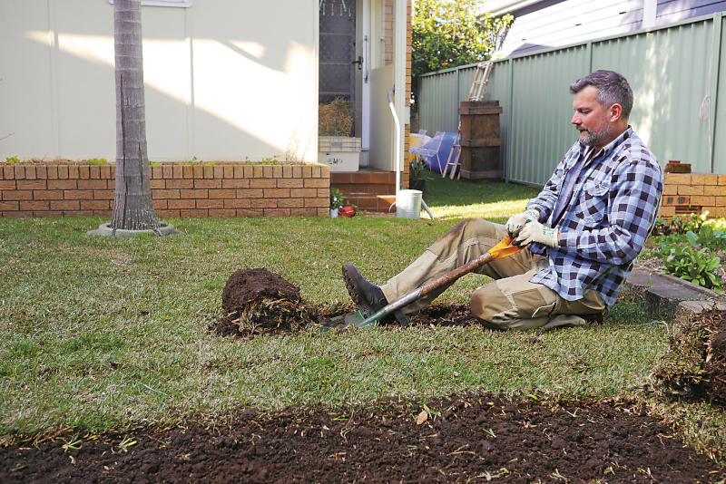 Digging biointensive beds