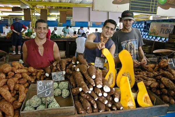 041022_jm_Cuba_2641 Market stall in Cuba with men behind piles of cassava, squash and sweet potato